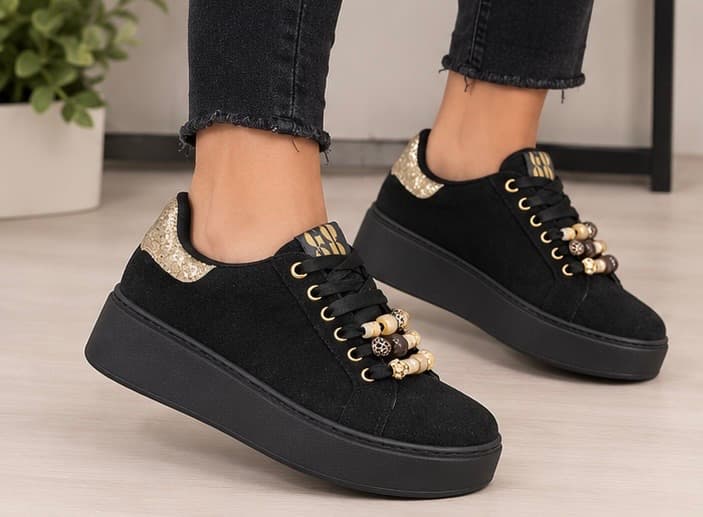 Μαυρα suede sneakers με διακοσμητικά 