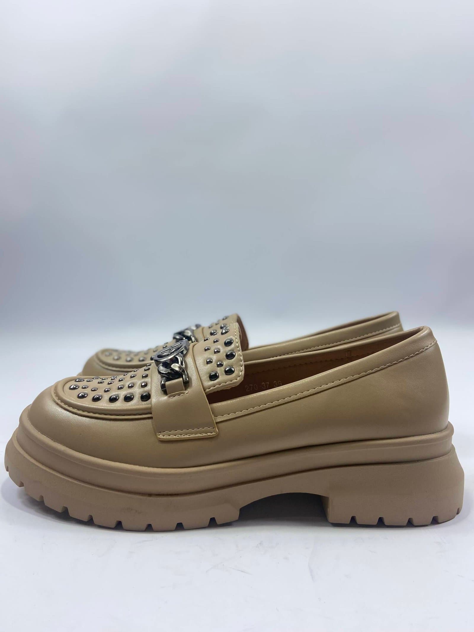 Loafers μπεζ με ασημί τρουκς